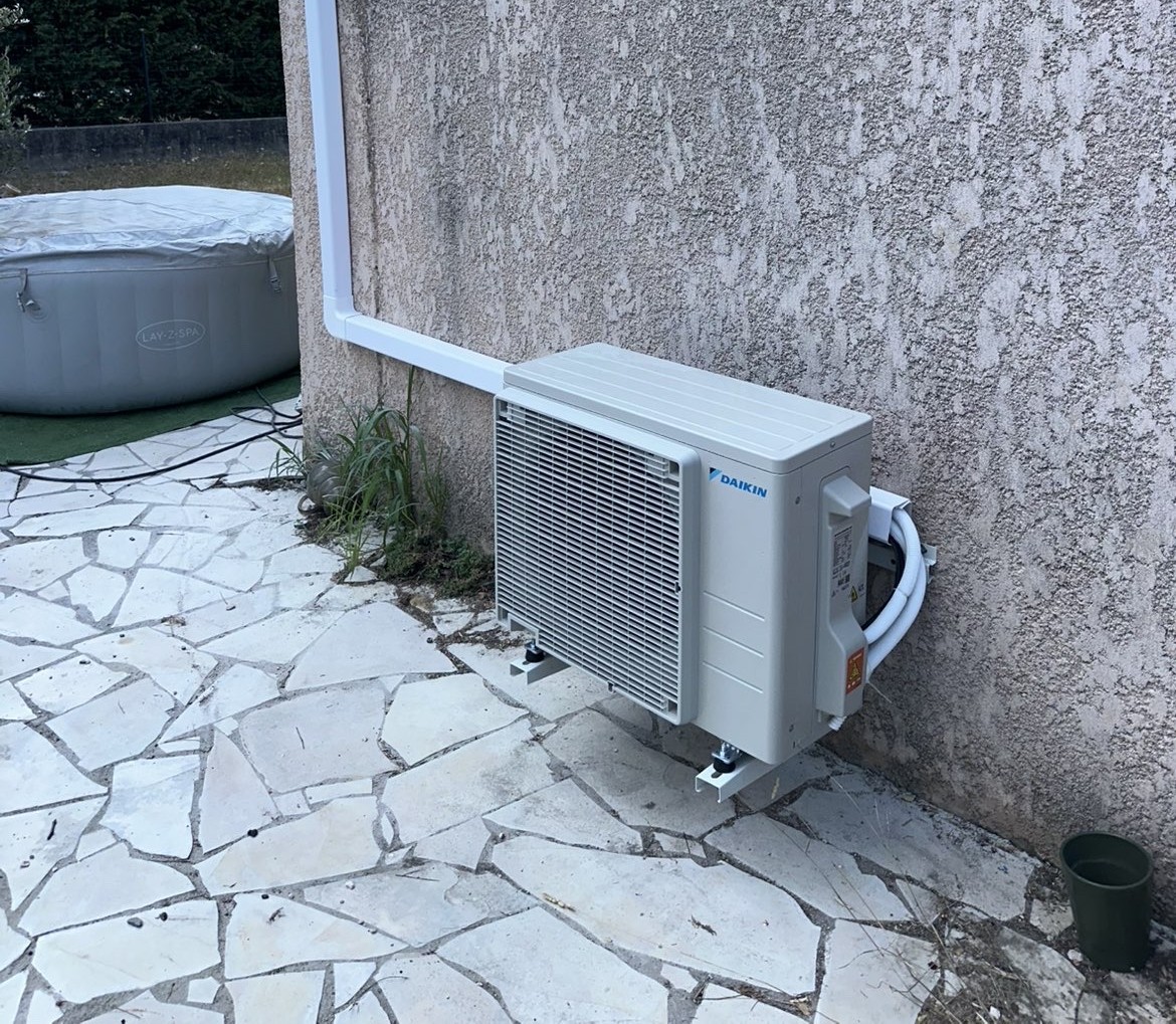 Installation d'une pompe à chaleur air/air sur une maison individuelle